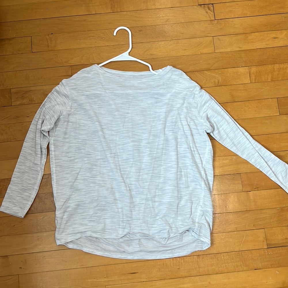 Lululemon long sleeve shirt size 4